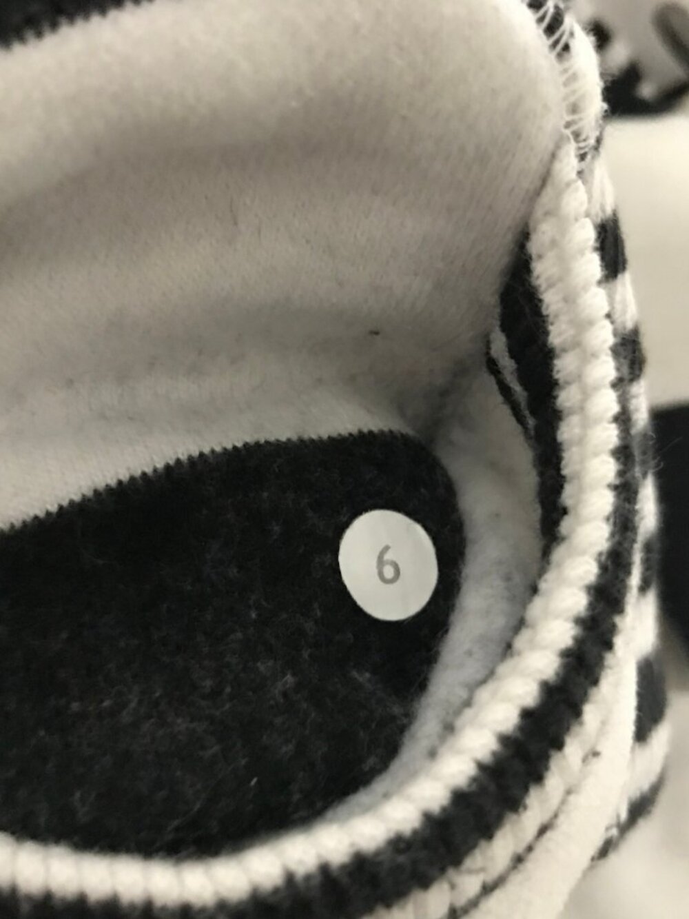 Lululemon Black & White Striped Scuba Hoodie size 6 *READ* - Picture 4 of 7